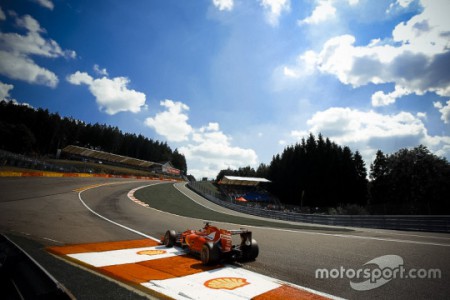 Vettel defektje után: Kételyek a Pirelli magyarázata körül